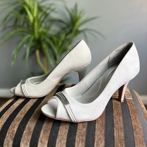 DexFlex Comfort Gray Peep Toe Heel with Siver Accent 10W - Picture 7 of 7